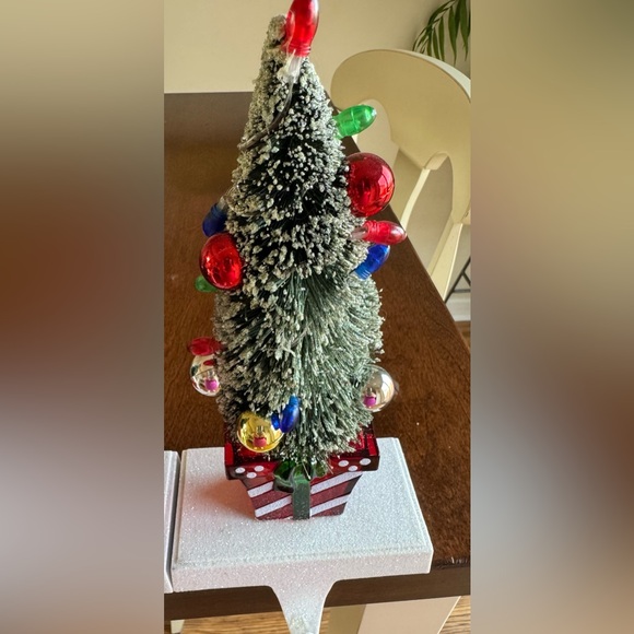 Pair of mini tree stocking hangers - Picture 5 of 8